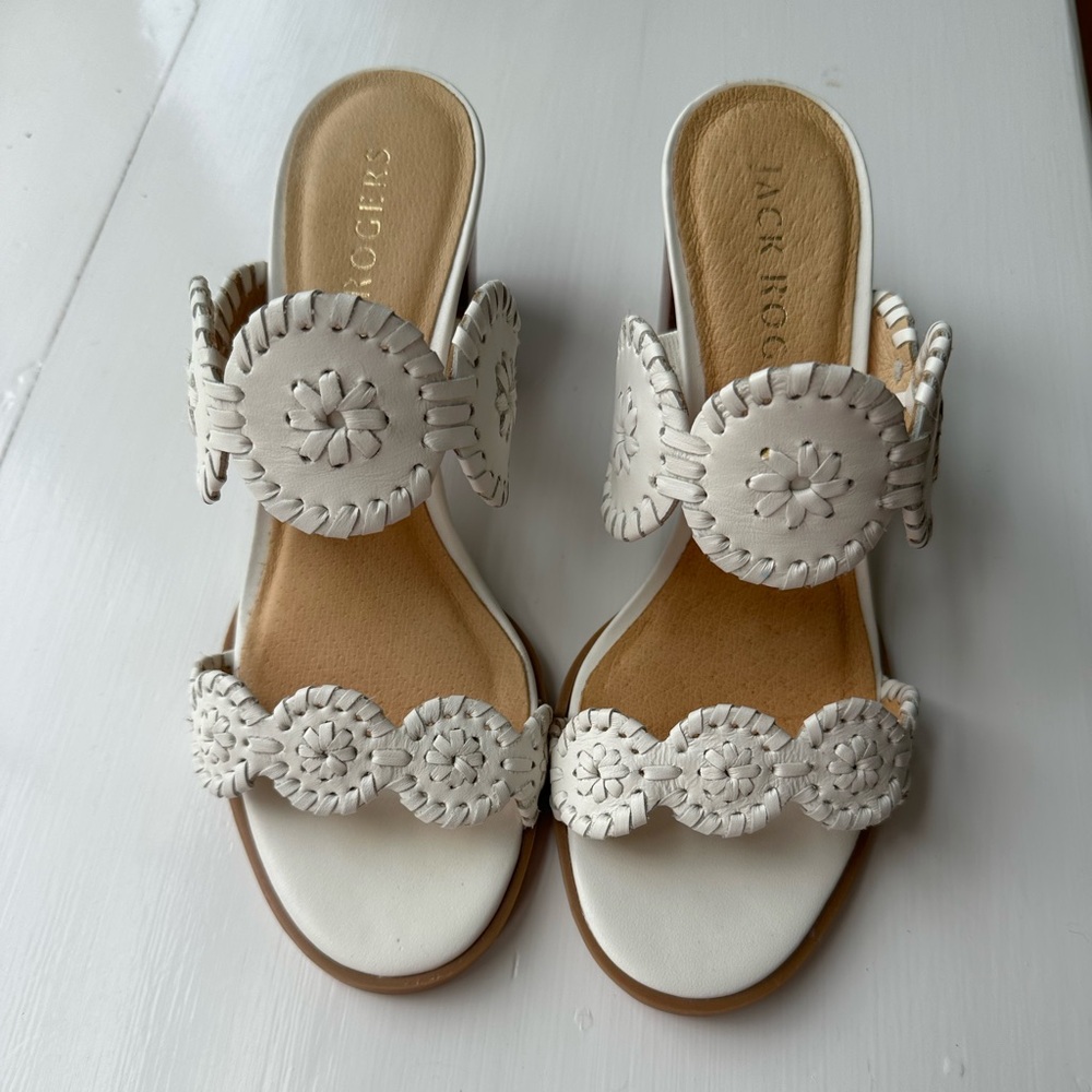 Jack Rogers White Leather Lauren Mid Heel Sandal. Size 6.5; excellent condition